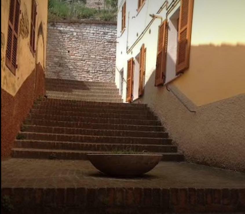 Apartamento Casa Leo Fossombrone Exterior foto