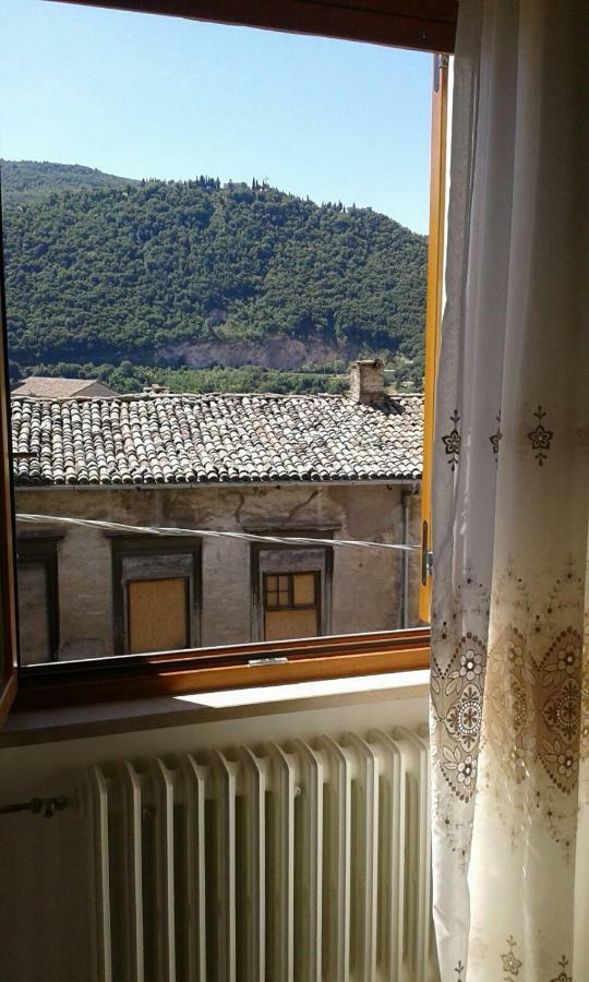 Apartamento Casa Leo Fossombrone Exterior foto
