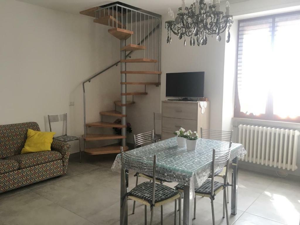 Apartamento Casa Leo Fossombrone Exterior foto